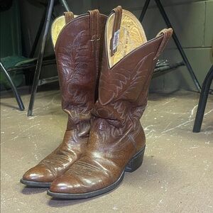 Classic Brown Leather Western Cowboy Boots - Embroidered Shaft